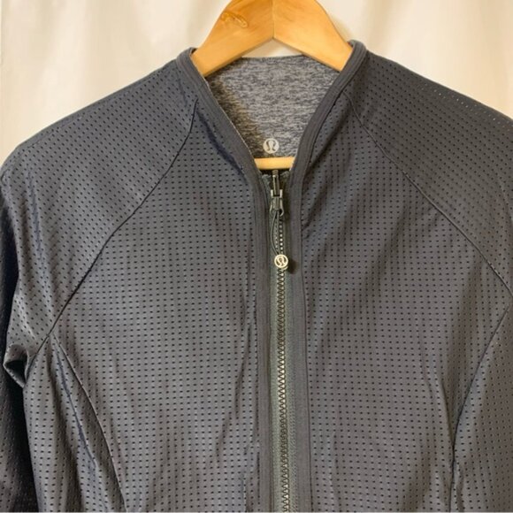 Lululemon Find Your Bliss Jacket Black / Heathered Black Reversible Size 6 - Picture 9 of 11